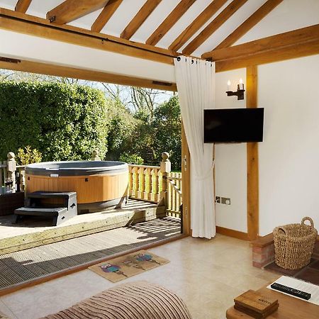 Owl'S Hoot Villa Thorndon Exterior photo